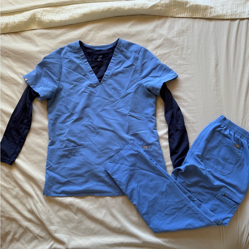 Ceil Blue Size Small and small petite bottom Figs Scrubs
